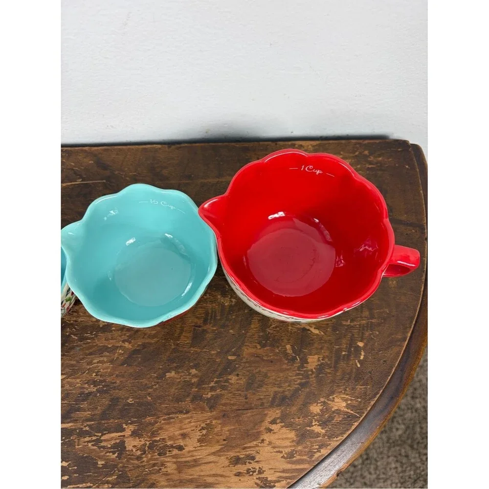 The Pioneer Woman Cheerful rose floral ceramic measuring cup set